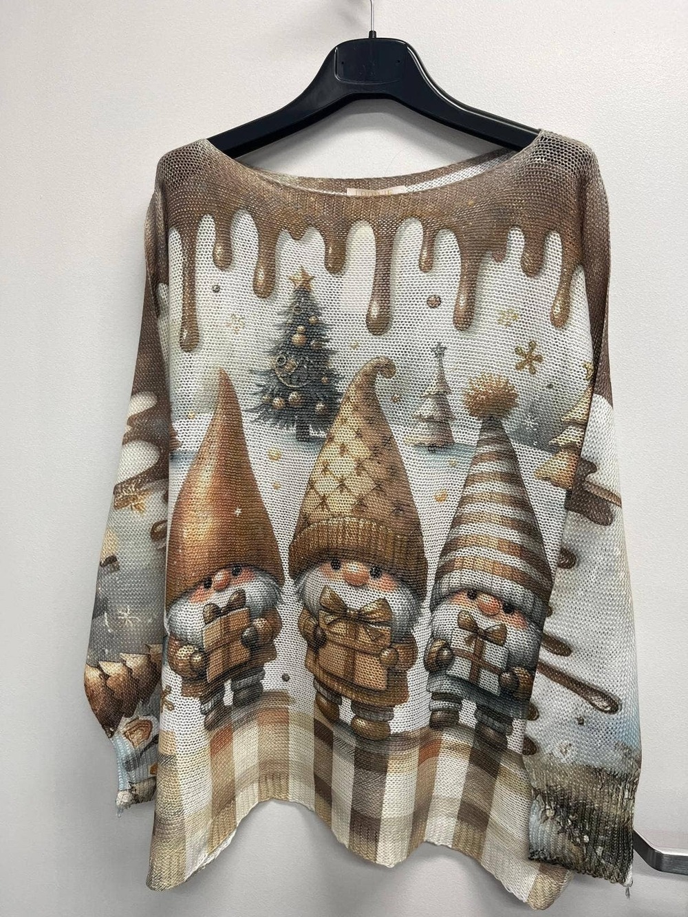 L256 Loowie Choco Elf Christmas Round Knit Printed Sweater One Size